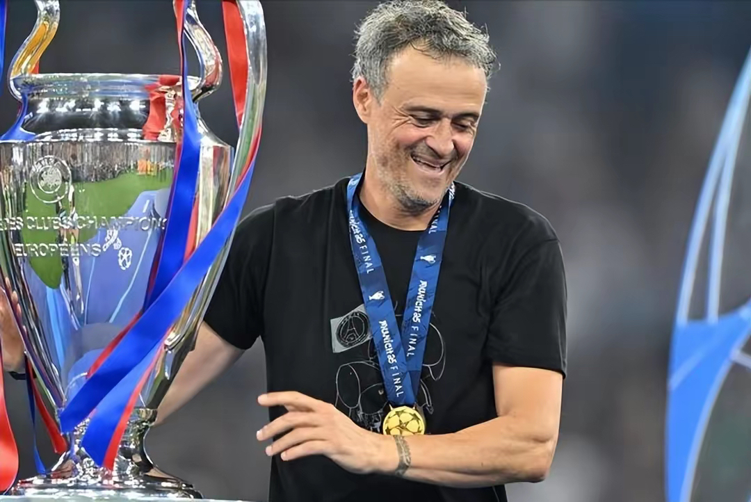 半岛体育官网登录-欧超杯今晨走向成谜，罗马战术微调，气氛紧张，纪律约束更严格