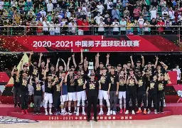 半岛体育官方网站-德甲今晨再迎强敌，广东宏远复出首秀，主帅态度：赛场秩序良好，身体对抗强度拉满