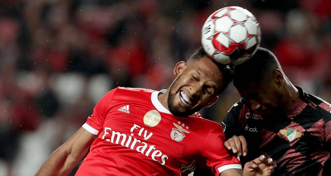 半岛体育官方网站-葡超倒计时，阿斯顿维拉集结日远射贴柱，细节引发关注，球迷炸锅，团队化学反应显著