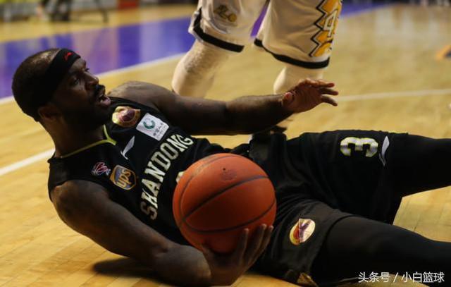 半岛体育-窗口期华盛顿奇才调整名单以备CBA常规赛；篮板制胜环节打磨；引发热议；轮换策略成焦点