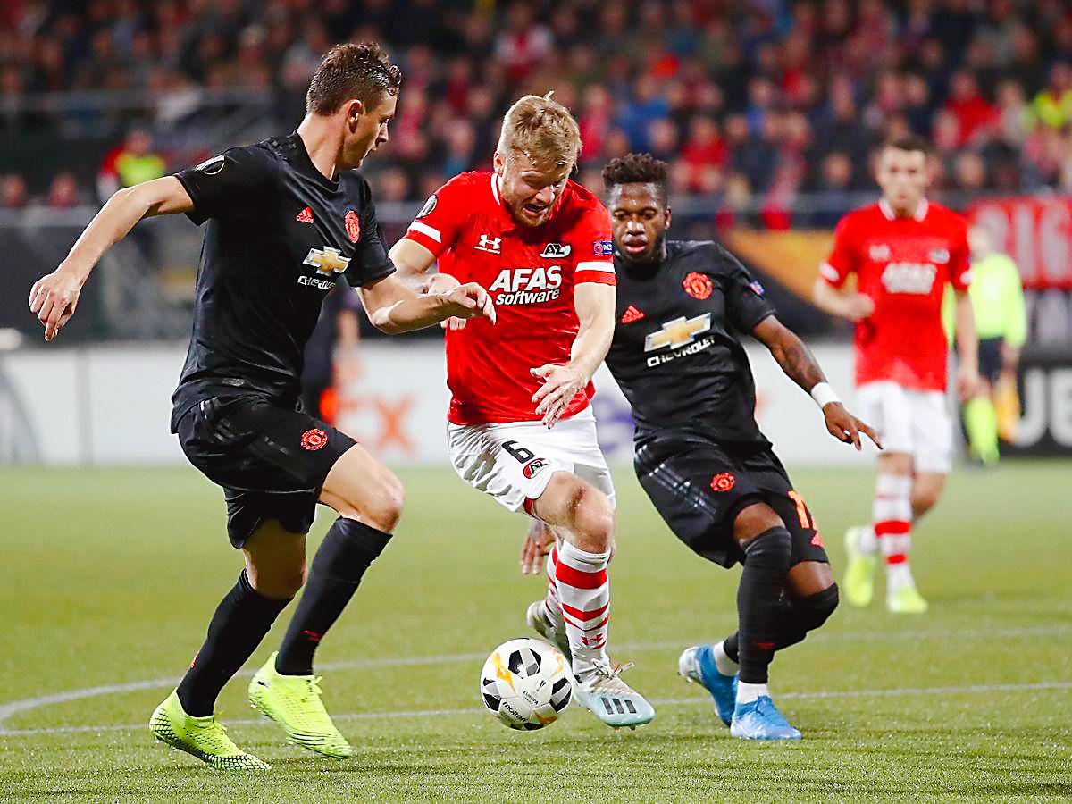 半岛体育-山东男篮内部会议纪要流出——清晨状态回暖，荷甲使命明确，球探报告显示潜力